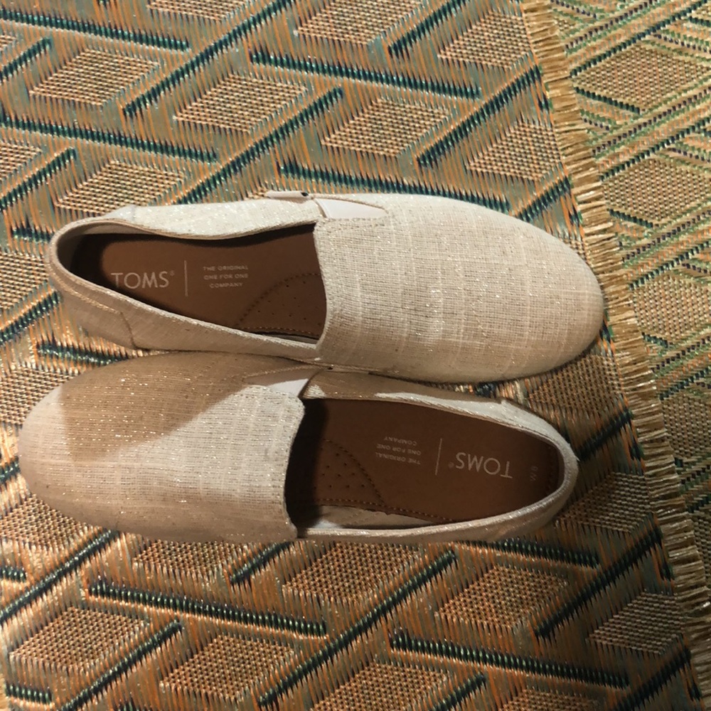 NEW TOMS